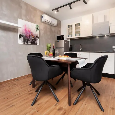 Lorena Appartement *