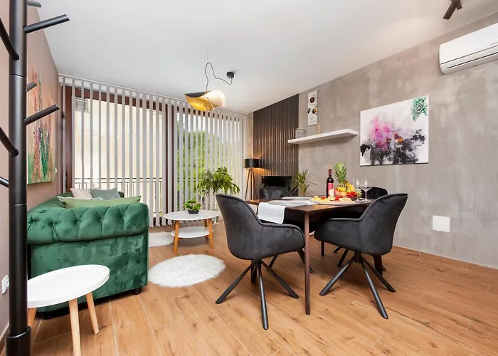 Apartman Lorena *