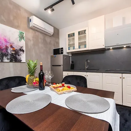 Lorena Apartment *